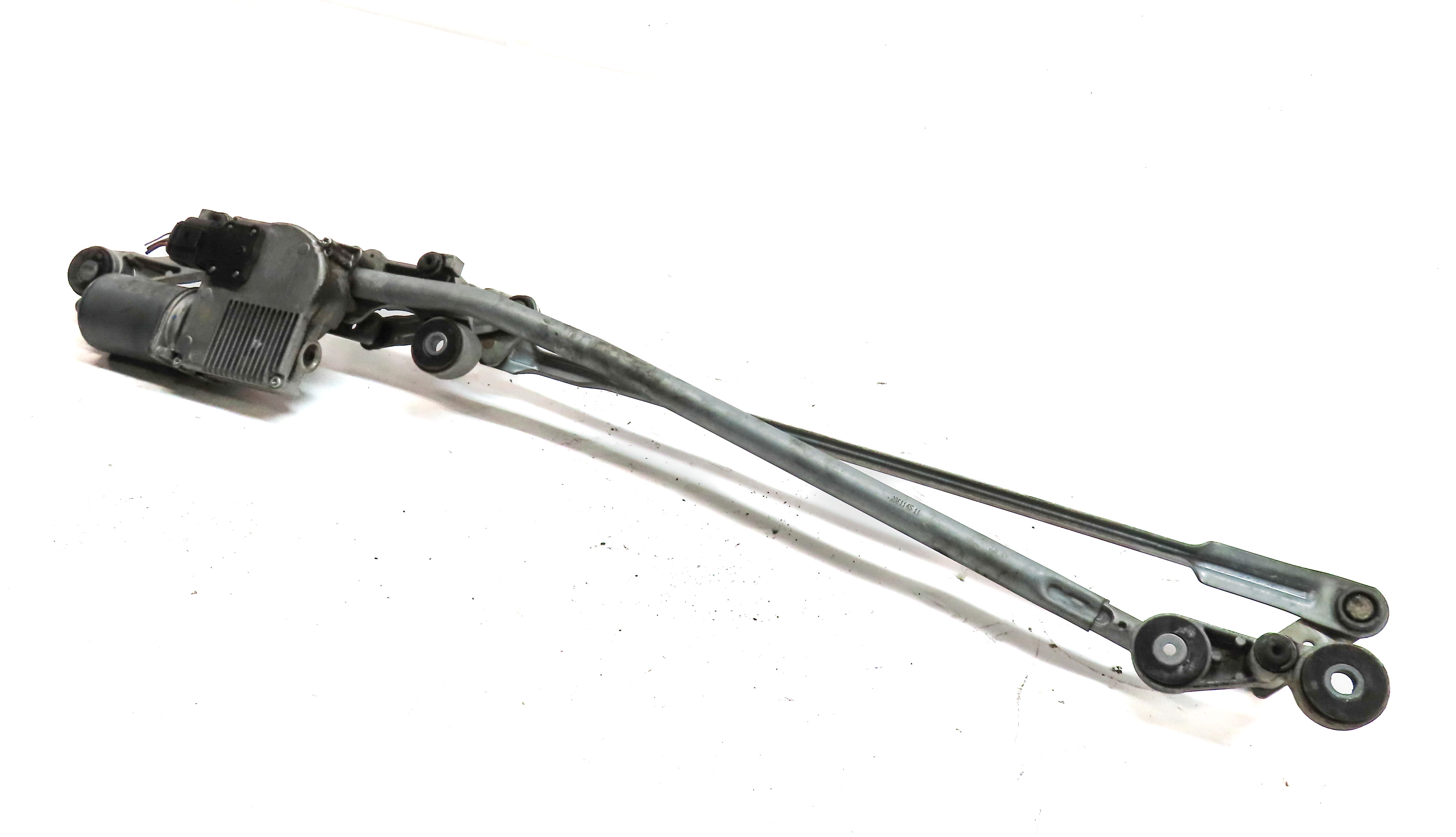 2007-2015 AUDI Q7 (4L) FRONT WINDSHIELD WIPER MOTOR w/ LINKAGE — exact item pictured